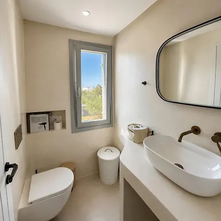Spacious Cycladic House Near Logaras ピソ ・リバディ