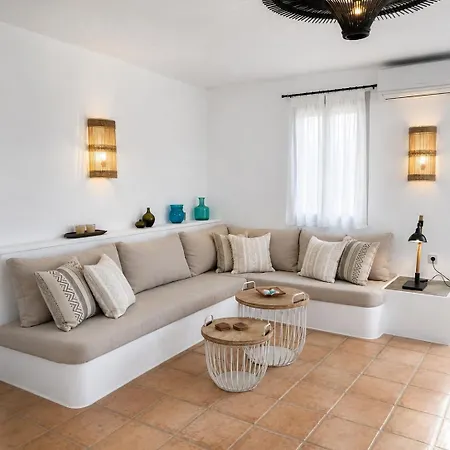 Spacious Cycladic House Near Logaras * ピソ ・リバディ