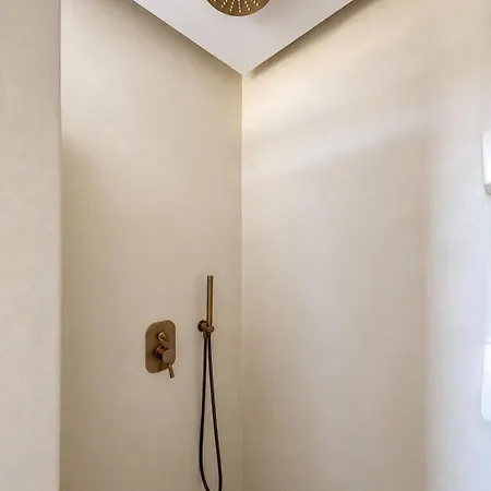 Spacious Cycladic House Near Logaras Semesterbostad