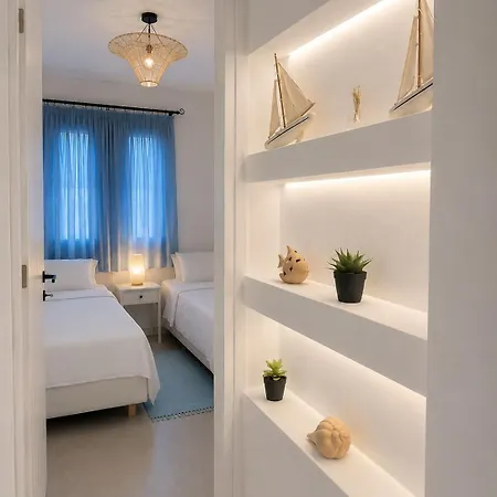 Spacious Cycladic House Near Logaras 別荘