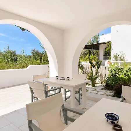 Spacious Cycladic House Near Logaras * ピソ ・リバディ